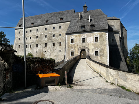 Burg Altpernstein vom Steyrdurchbruch über den Prälatenweg